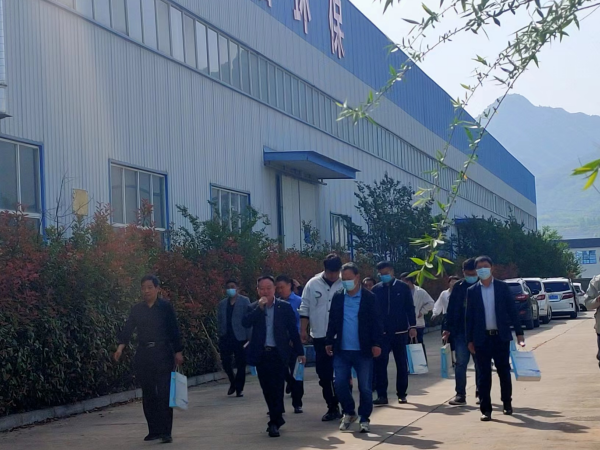 嵩县产业集聚区制造业观摩团来我公司考察 嵩县产业集聚区制造业观摩团来我公司考察
